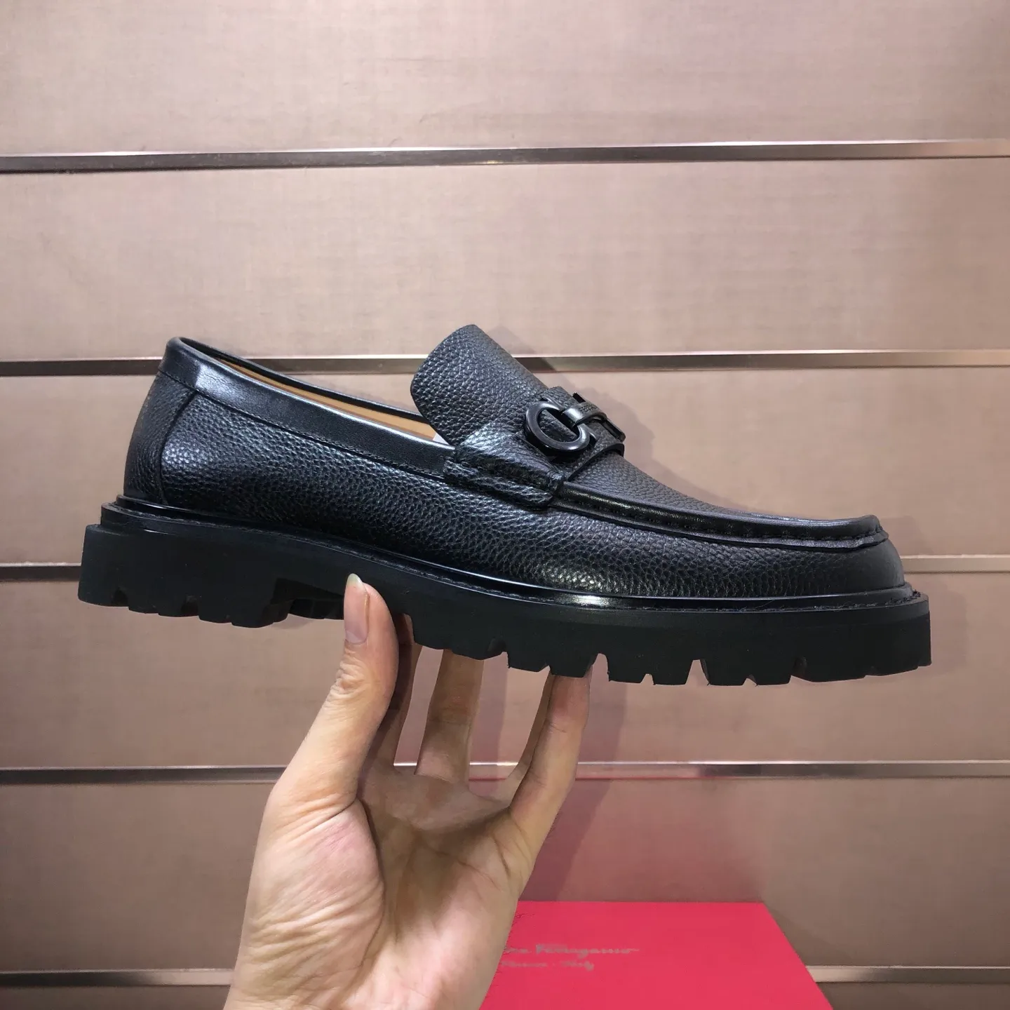 Men's shoes 💰680💰[Ferragamo/Ferragamo] The latest model in the counter. Original imported high-quality cowhide with open sides + imported 🐂 water-dyed cowhide lining + original luxury metal buckle + original combined outsole. No pressure for comparison. 39–45 (45 is custom-made and cannot be returned or exchanged)